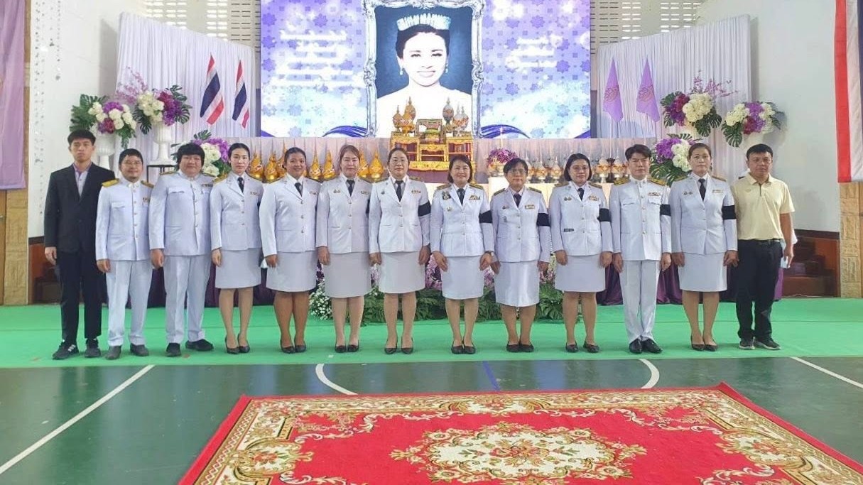 โรงเรียนพร้าววิทยาคม ร่วมพิธีเฉลิมพระเกียรติ สมเด็จพระนางเจ้าฯ พระบรมราชินี เนื่องในโอกาสมหามงคลเฉลิมพระชนมพรรษา ๔ รอบ